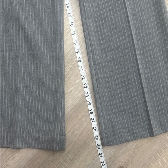 Express Grey and White Pinstriped Signature Stretch Editor Pants. Sz 8/P - Picture 4 of 12